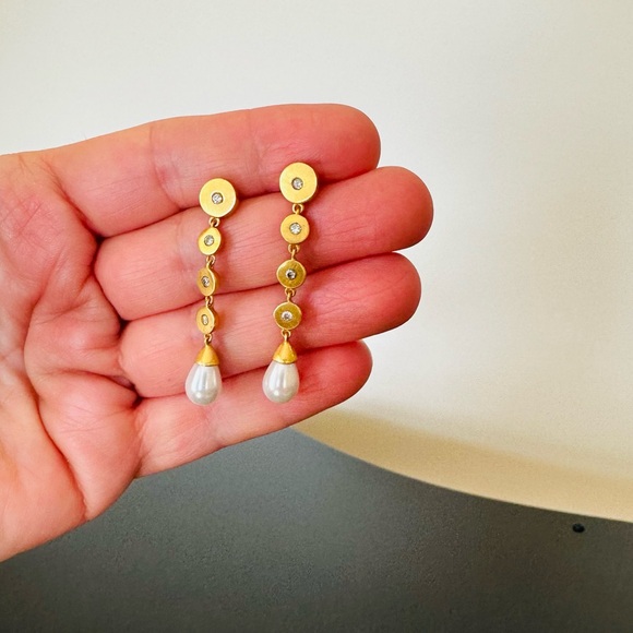 Julie Vos NWT authentic rare luxury minimalist pearl CZ drop statement earrings - Picture 5 of 17